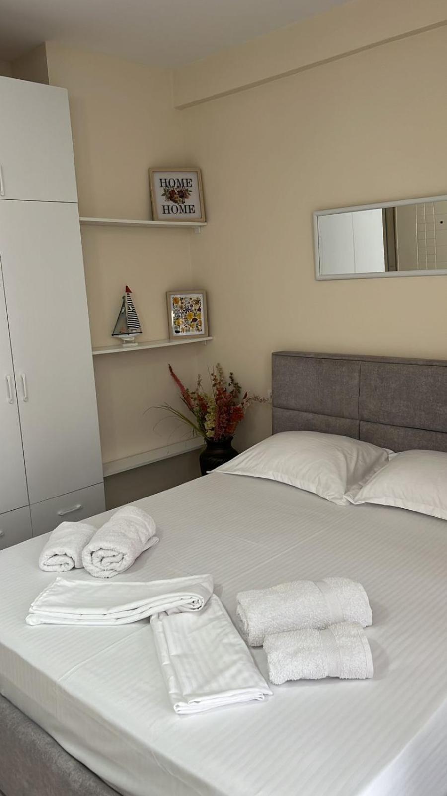 Urban Retreat Apartments Tirana Esterno foto