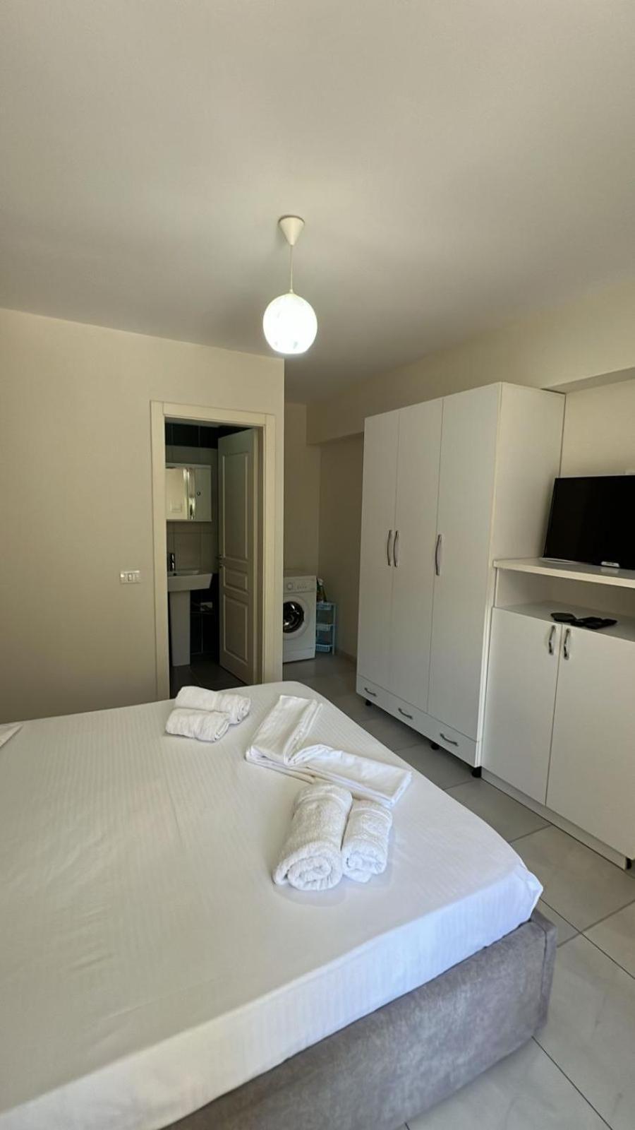 Urban Retreat Apartments Tirana Esterno foto
