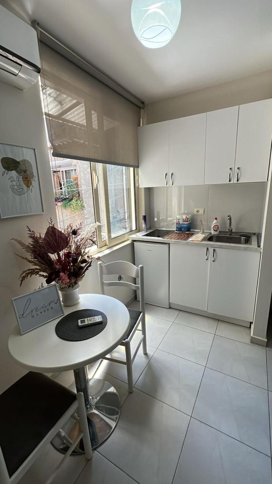 Urban Retreat Apartments Tirana Esterno foto